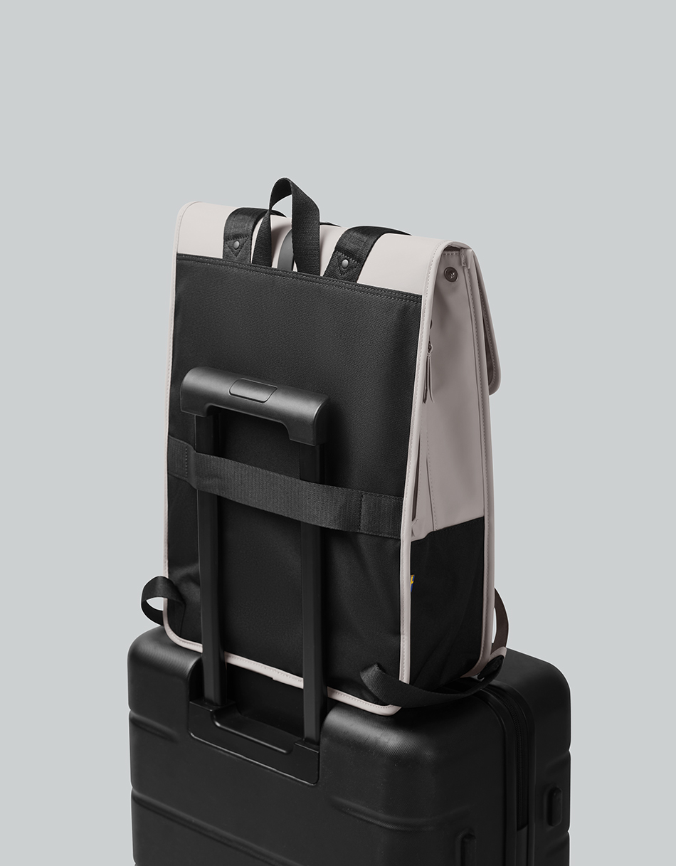 ダッシュ16バックパックは出張でも使いやすい